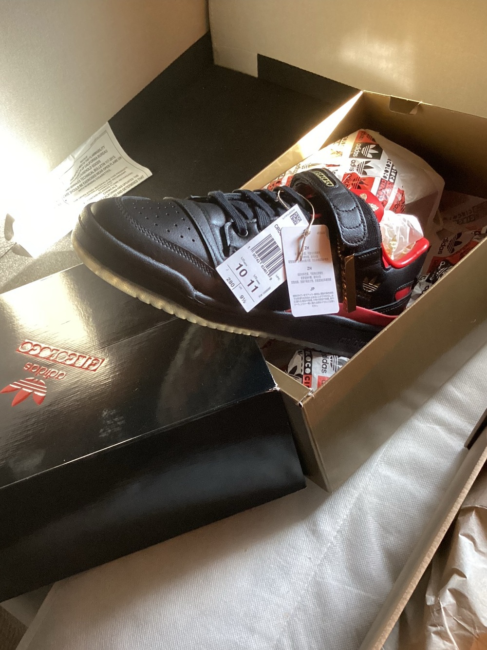 ADIDAS ⚡️Men's Black and Red Low-Top Trainer